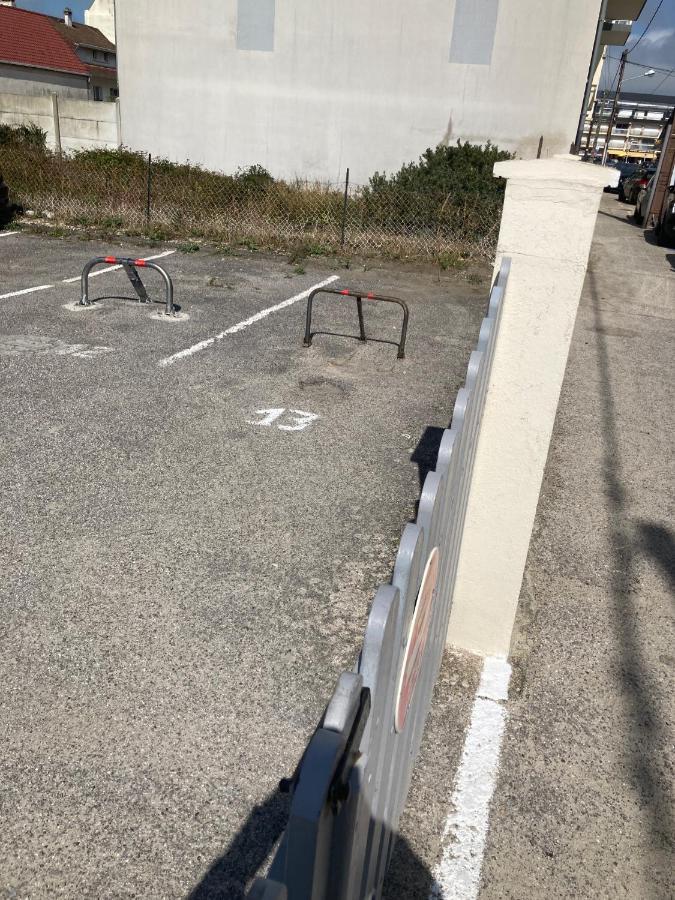 Les Obiones: Beachfront Studio with Sea View in Fort Mahon Plage Exterior photo